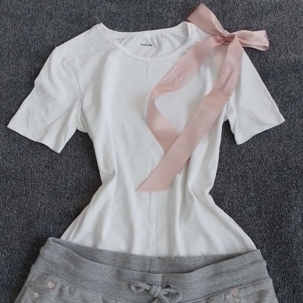 🎀🌸 Brand New White T-Shirt 🌸🎀